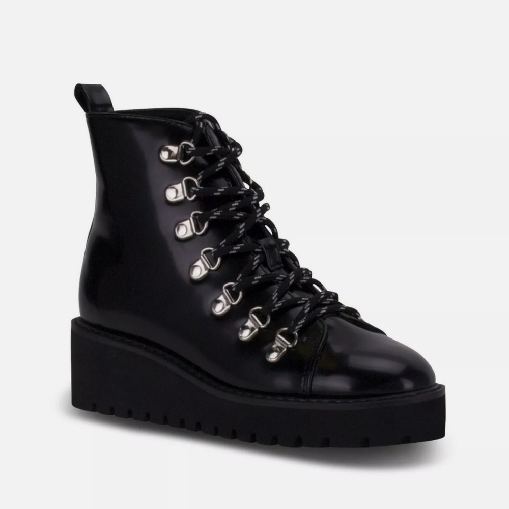 Women's Wanted Hunter Alpine Boots size 7